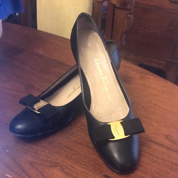 Salvatore Ferragamo Shoes - Salvatore Ferragamo boutique Gold Bow